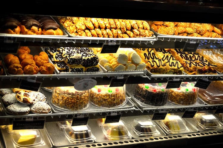 Vaccaro's Italian Pastry Shop, Little Italy