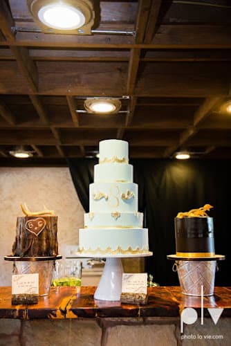 Creme De La Creme Cake Company