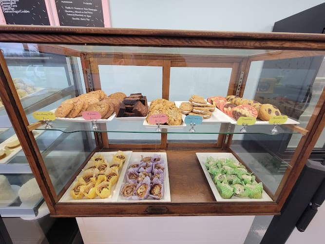 Through the Looking Glass Cakes & Baking Studio