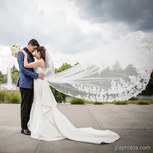 Chicago Wedding Engagement Photographer - Gia Photos