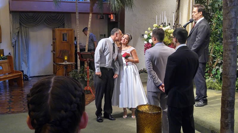 Viva Las Vegas Wedding Chapel