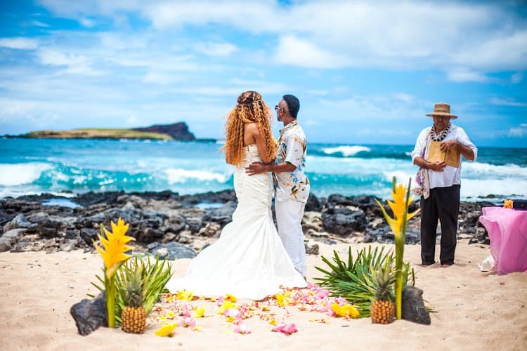 Wedding in Hawaii on the beach