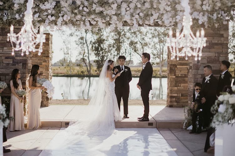 Lakeview Estates & Winery